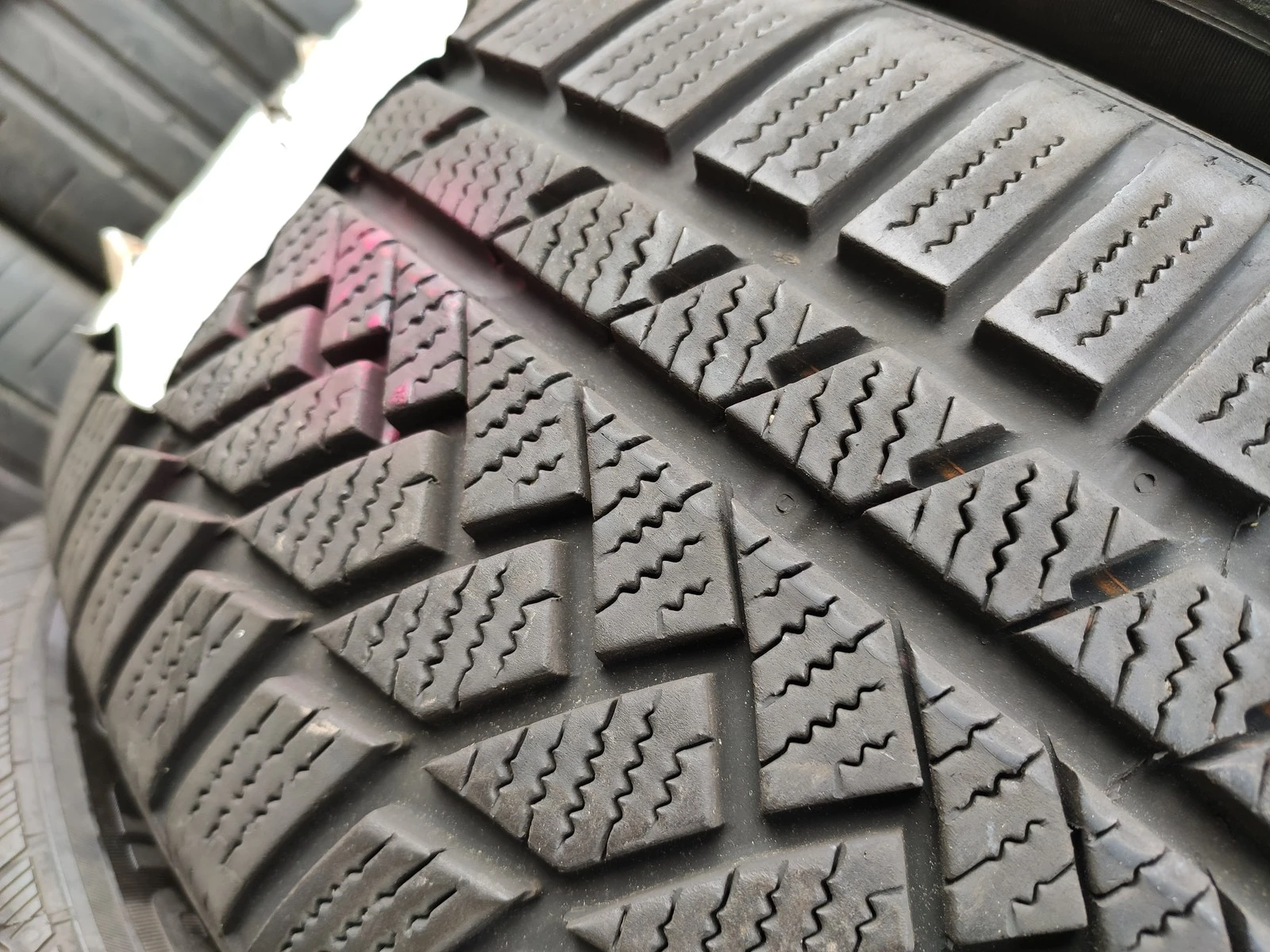 Гуми Зимни 215/55R18, снимка 4 - Гуми и джанти - 56725422