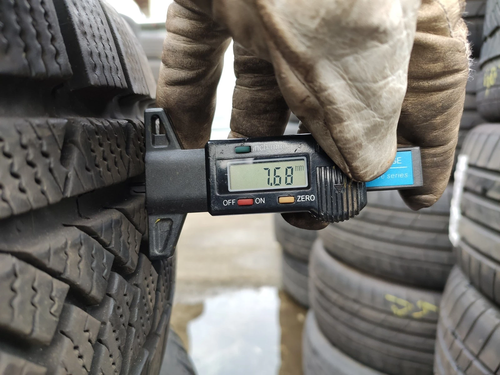 Гуми Зимни 215/55R18, снимка 6 - Гуми и джанти - 56725422