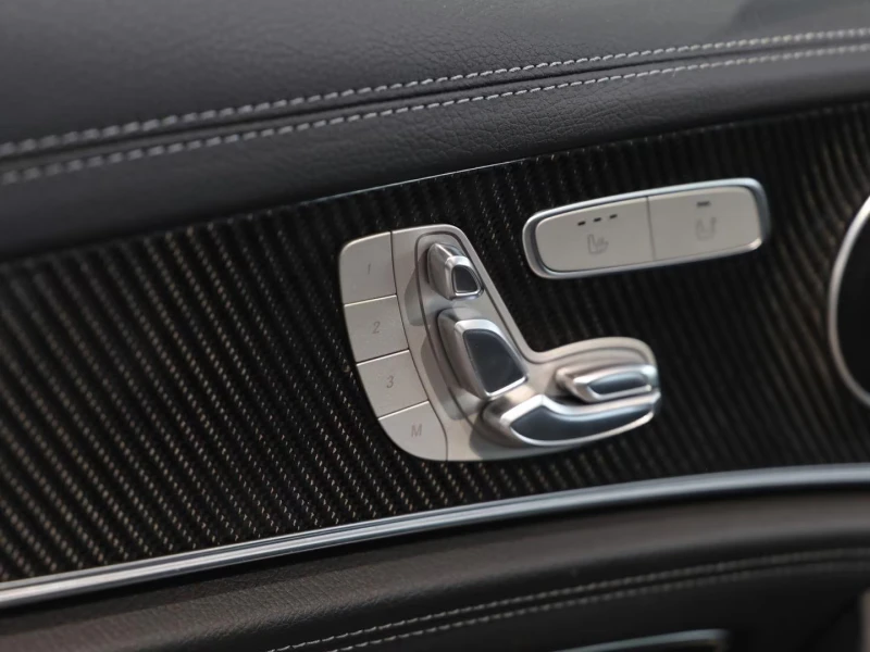 Mercedes-Benz E 300 e/AMG/320HP/DISTRONIC/360/MBEAM/LED/L.ASS/710f, снимка 12 - Автомобили и джипове - 51615714