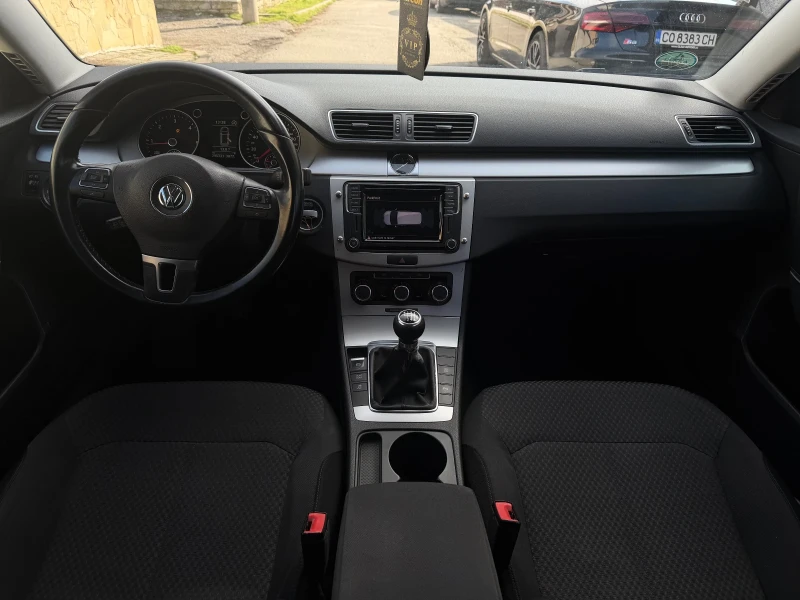 VW Passat 1.6 TDI , снимка 8 - Автомобили и джипове - 53141972