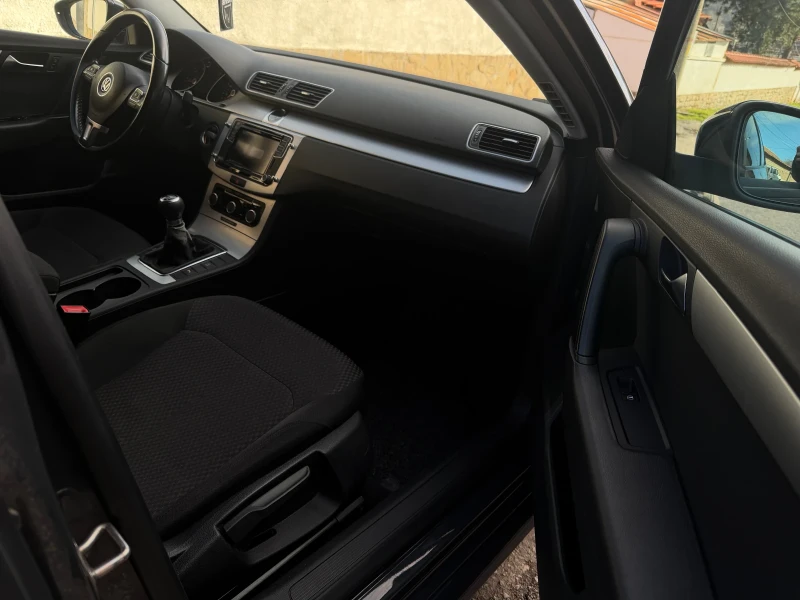 VW Passat 1.6 TDI , снимка 7 - Автомобили и джипове - 53141972