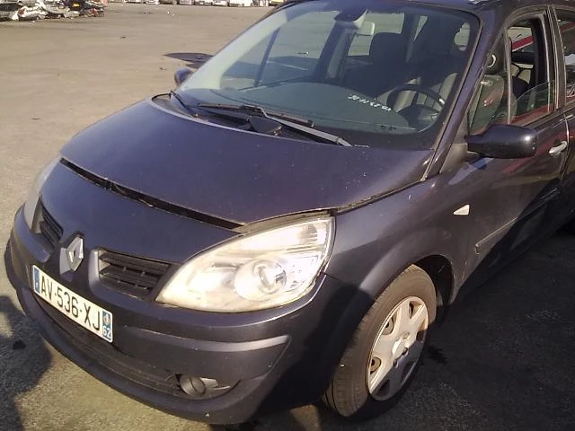 Renault Scenic 2.0 DCI - изображение 9