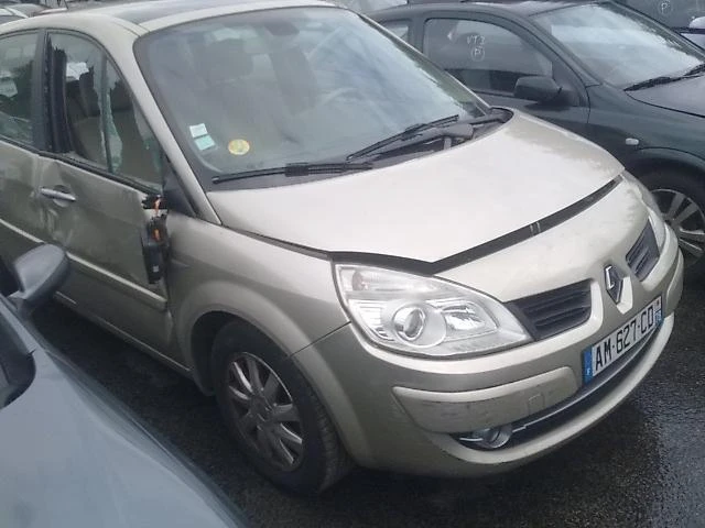 Renault Scenic 2.0 DCI, снимка 11 - Автомобили и джипове - 48320215