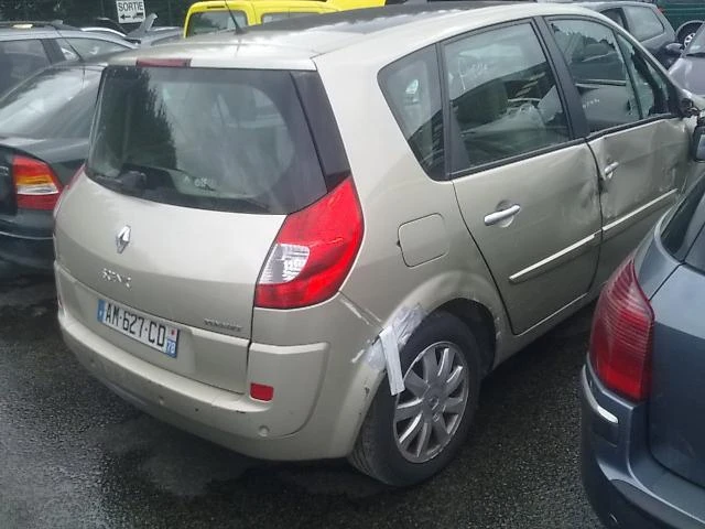 Renault Scenic 2.0 DCI, снимка 13 - Автомобили и джипове - 48320215