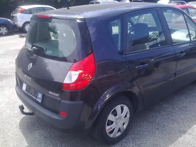 Renault Scenic 2.0 DCI, снимка 17 - Автомобили и джипове - 48320215