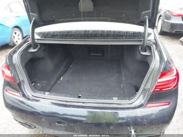 BMW 750 xDrive* HEAD UP* MEMORY* SOFT* AMBIENT* Harman* , снимка 16 - Автомобили и джипове - 52775710