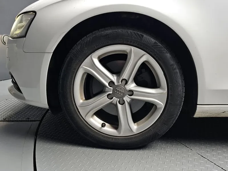 Audi A4 2.0 TDI, снимка 10 - Автомобили и джипове - 55009823