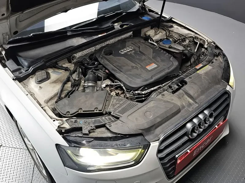Audi A4 2.0 TDI, снимка 11 - Автомобили и джипове - 55009823