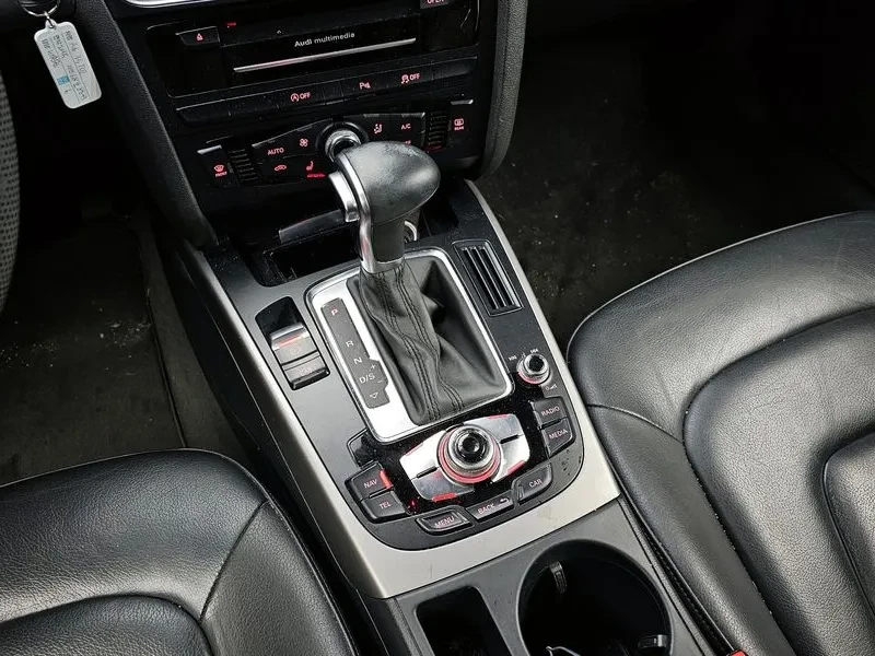Audi A4 2.0 TDI, снимка 17 - Автомобили и джипове - 55009823