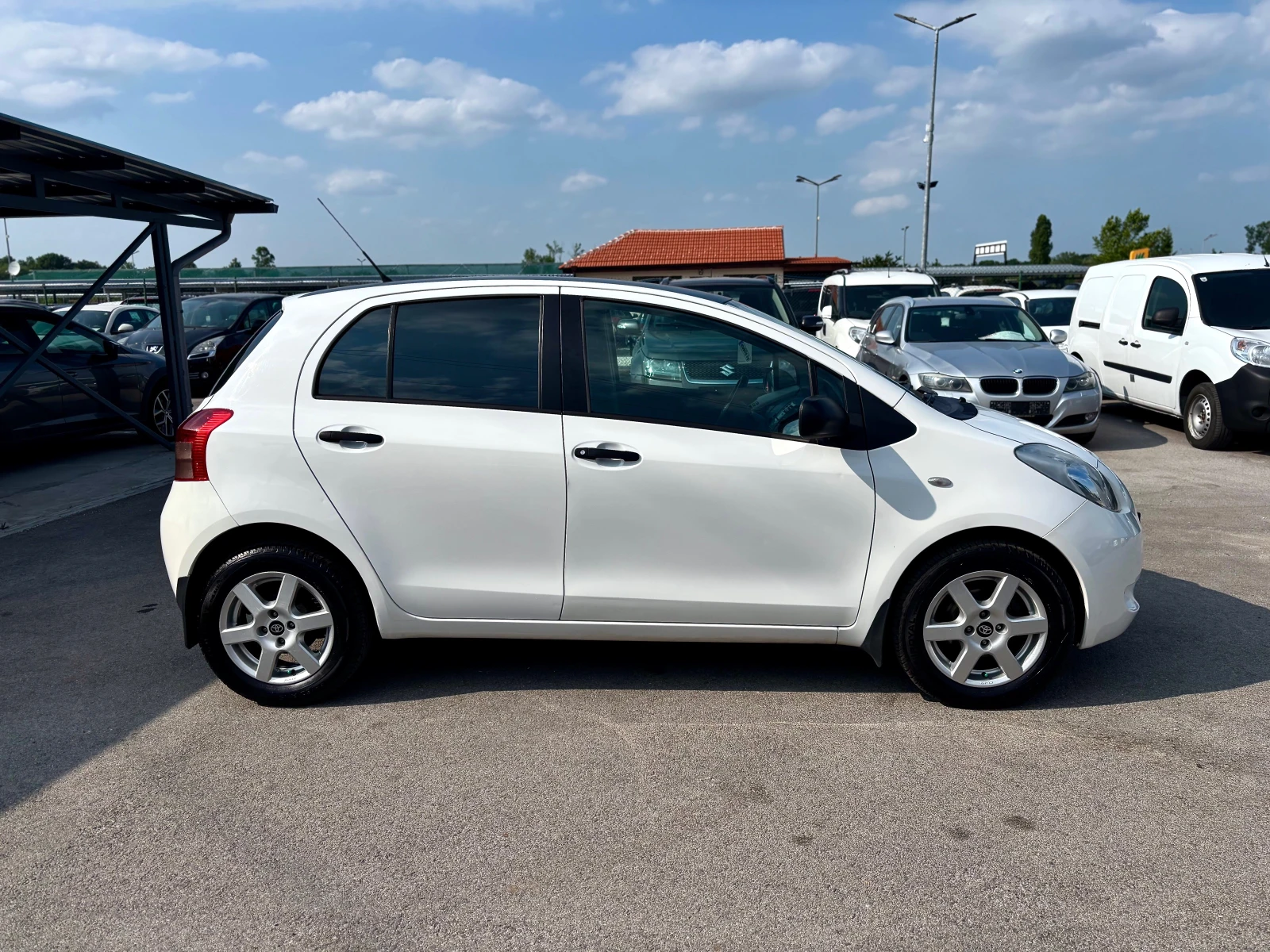 Toyota Yaris  - изображение 4