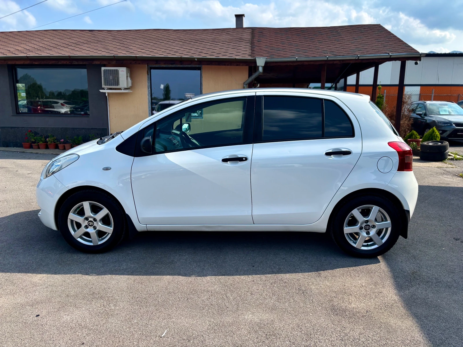 Toyota Yaris  - изображение 5