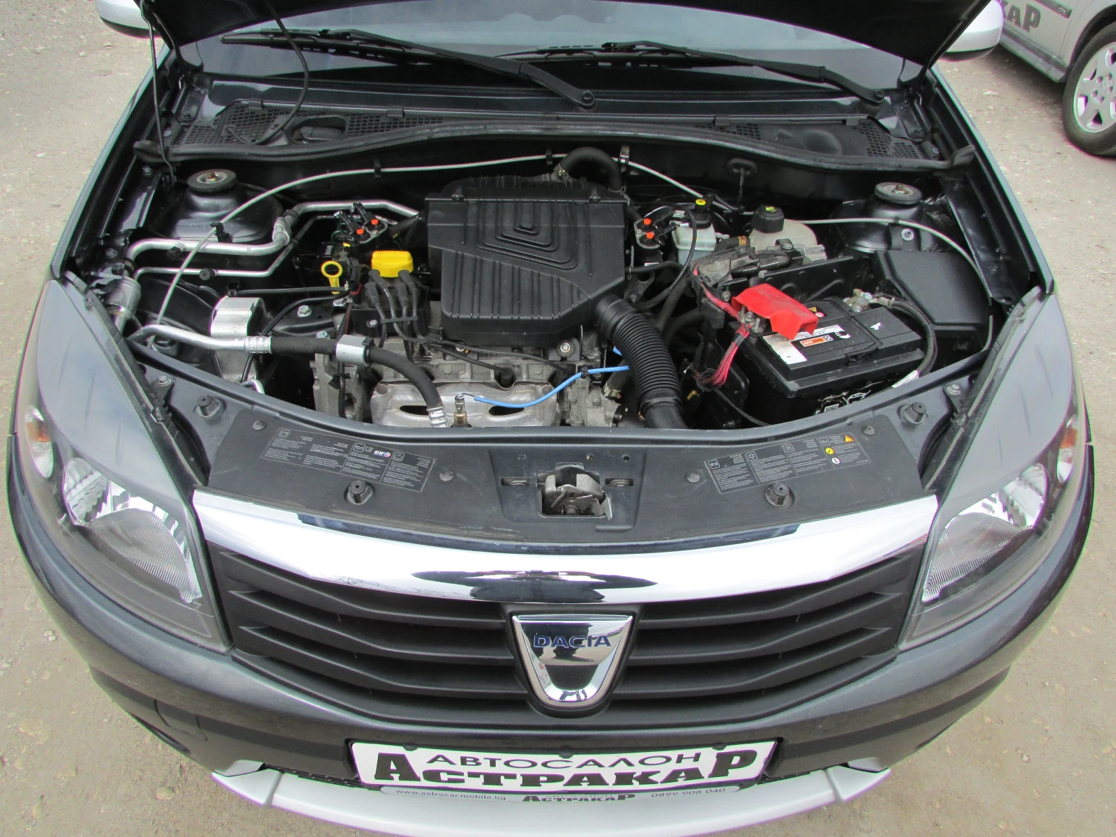 Dacia Sandero STEPWEY 1.6i GPL, снимка 16 - Автомобили и джипове - 54007830