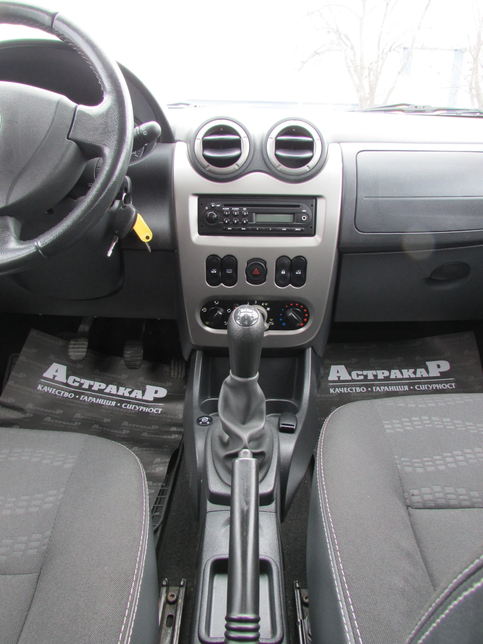 Dacia Sandero STEPWEY 1.6i GPL, снимка 12 - Автомобили и джипове - 54007830