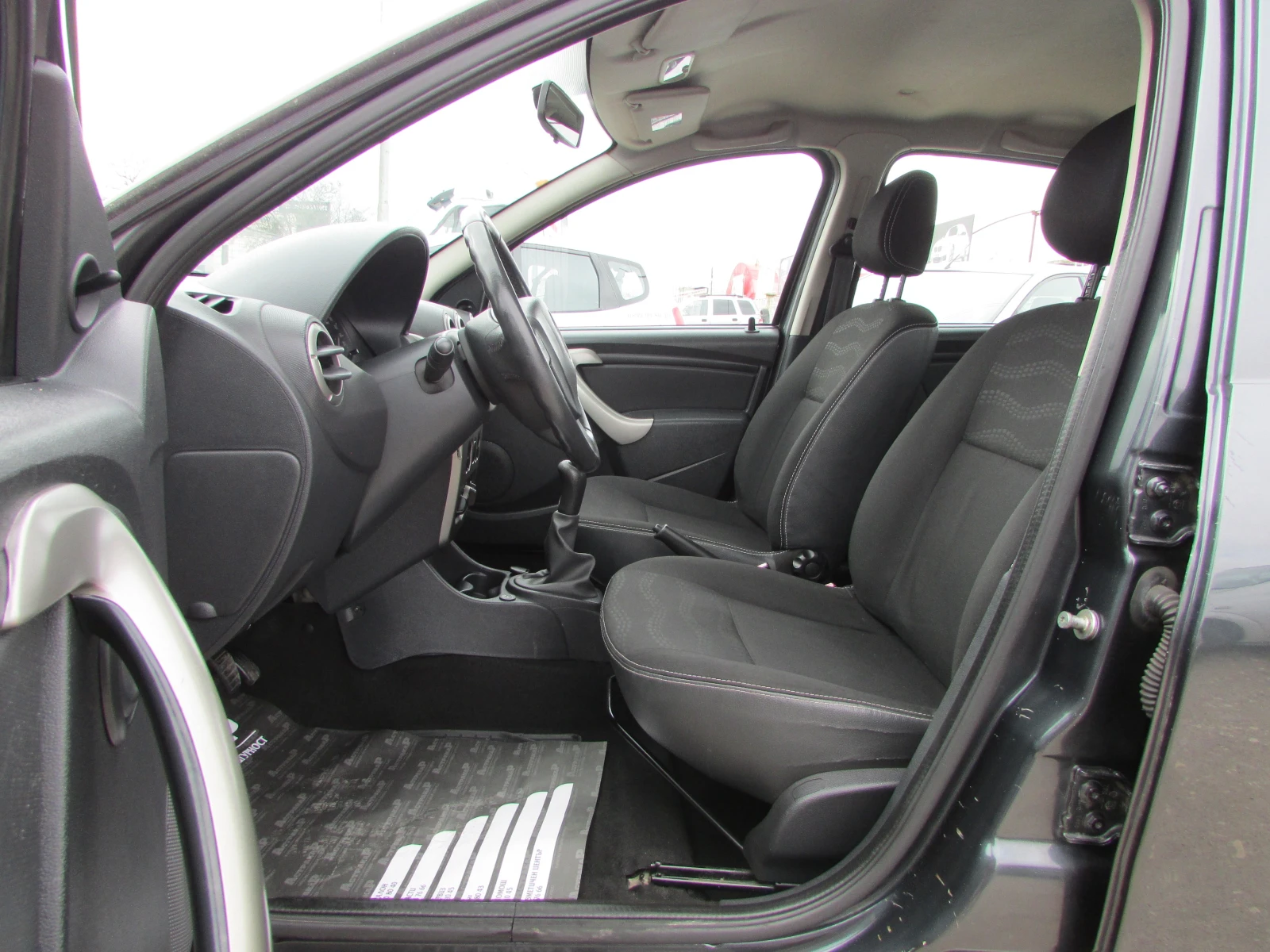 Dacia Sandero STEPWEY 1.6i GPL, снимка 8 - Автомобили и джипове - 54007830