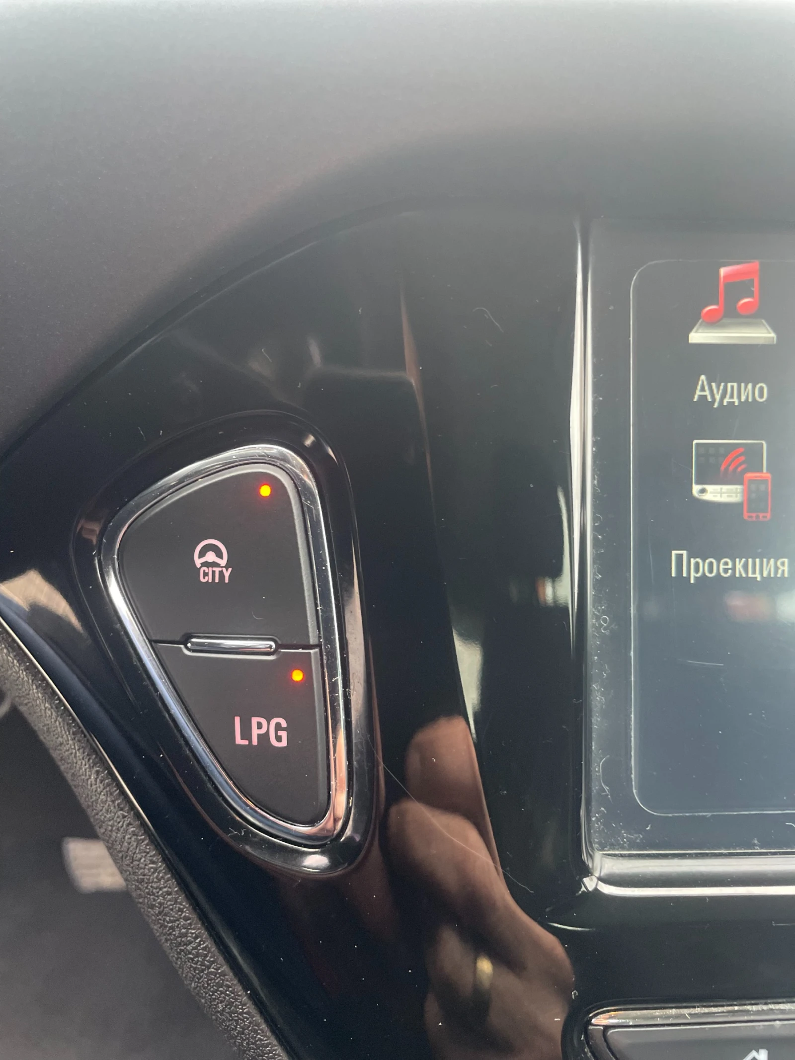 Opel Corsa E 1, 4 Ecotec LPG, снимка 11 - Автомобили и джипове - 54037456