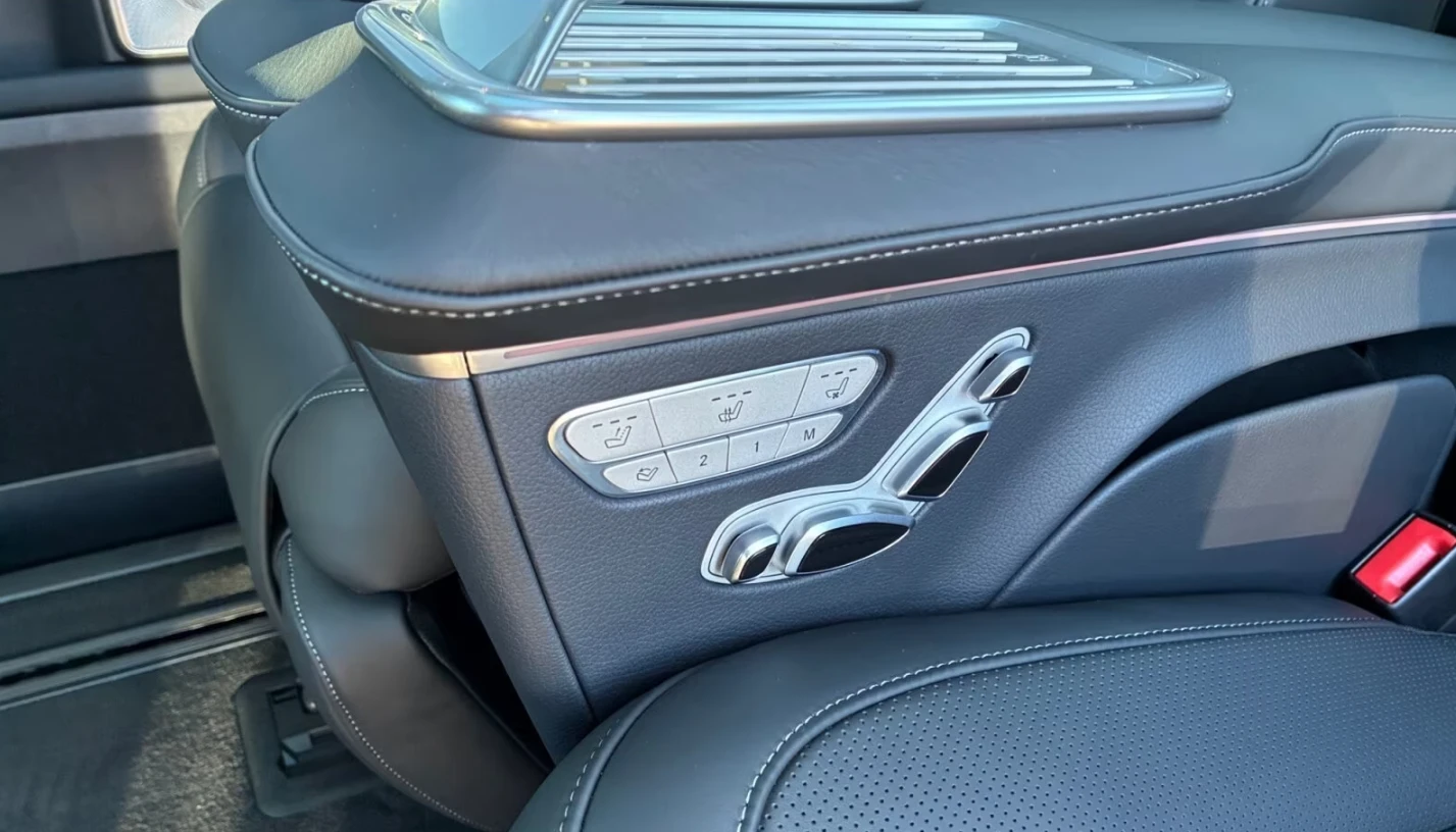 Mercedes-Benz V 300 d / 4MATIC / VIP SEATS / AVANTGARDE / LONG/ PANO /, снимка 11 - Автомобили и джипове - 54478001