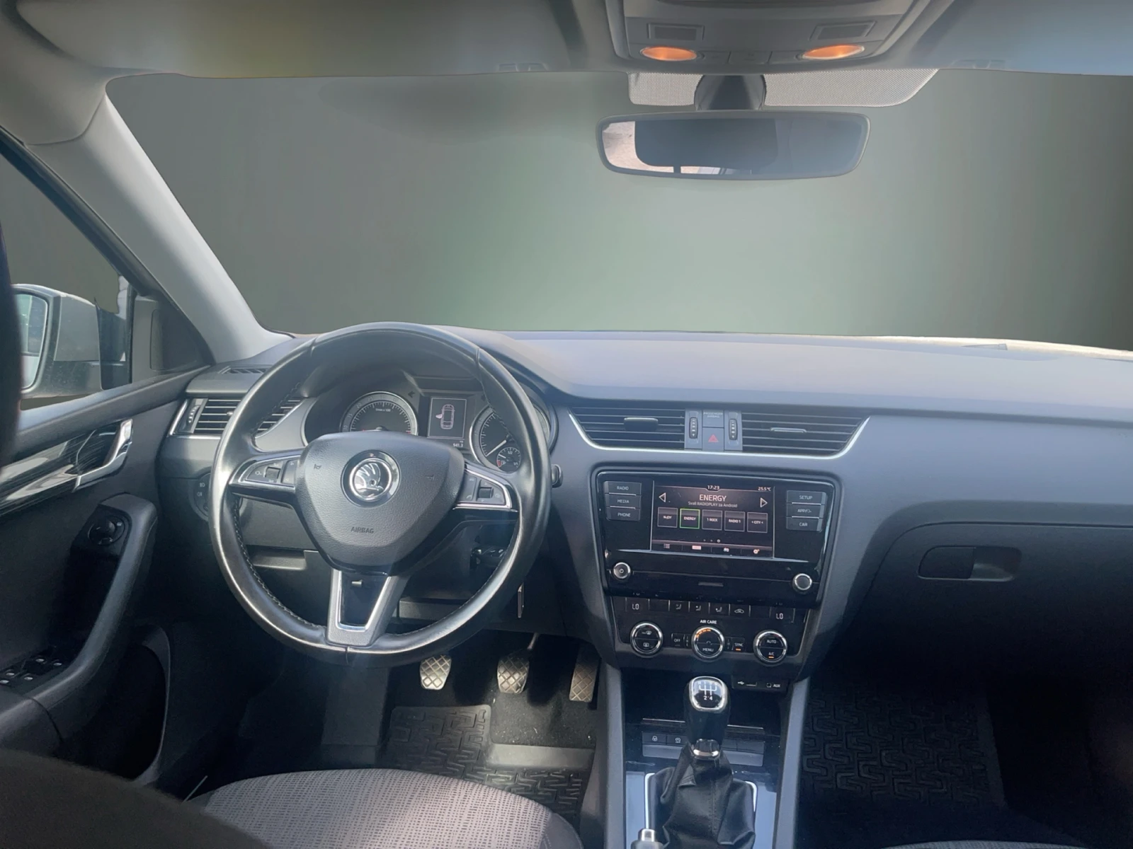Skoda Octavia 1.6 TDI , снимка 11 - Автомобили и джипове - 55103596