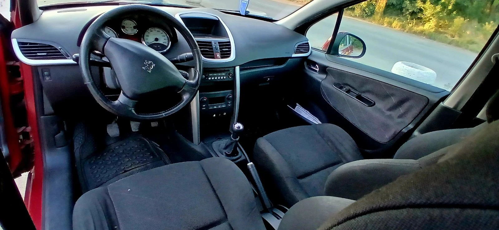 Peugeot 207 1.6 HD Топ Цена, снимка 12 - Автомобили и джипове - 55302423
