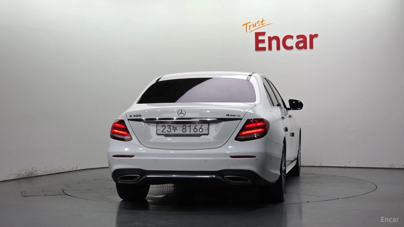 Mercedes-Benz E 300 AMG* 4MATIC* ПОДГРЕВ* ПАНО* 360* HEAD-UP* BURMESTE, снимка 4 - Автомобили и джипове - 55614025