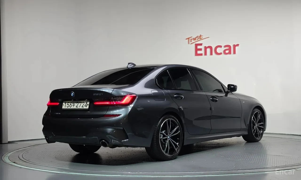 BMW 330 i M Sport | АВТОФИНАНСИРАНЕ БЕЗ ПЪРВОНАЧАЛНА , снимка 2 - Автомобили и джипове - 56122455