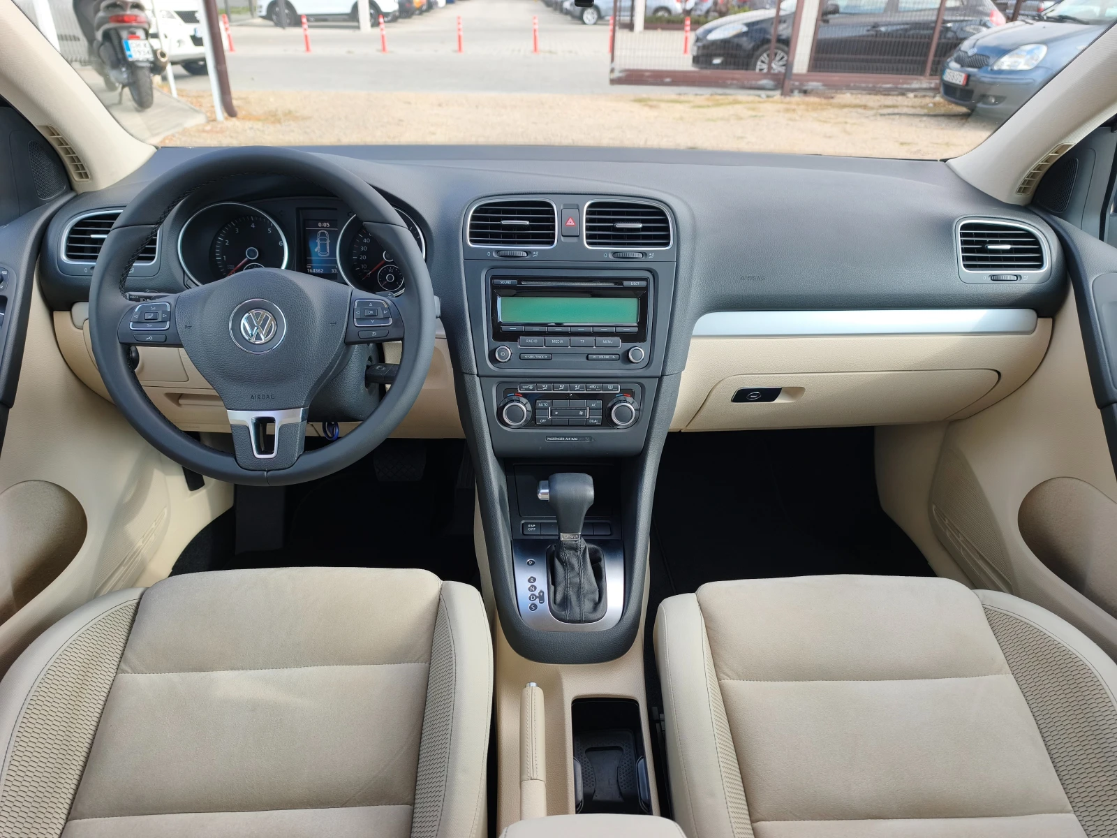 VW Golf КАТО НОВА, снимка 12 - Автомобили и джипове - 56658254