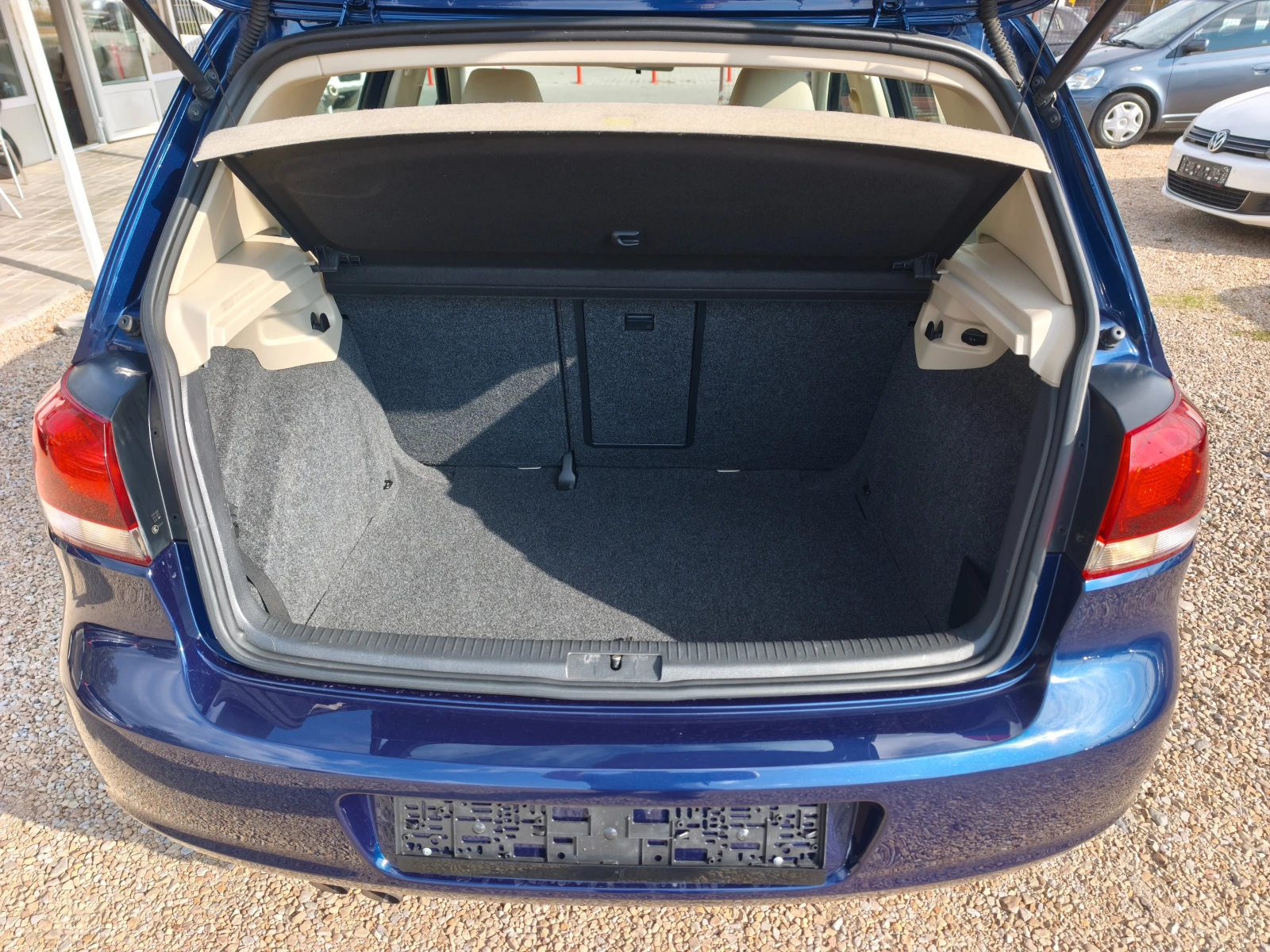 VW Golf КАТО НОВА, снимка 16 - Автомобили и джипове - 56658254