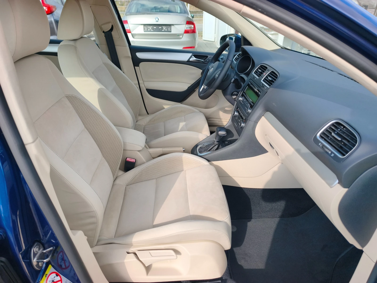 VW Golf КАТО НОВА, снимка 13 - Автомобили и джипове - 56658254