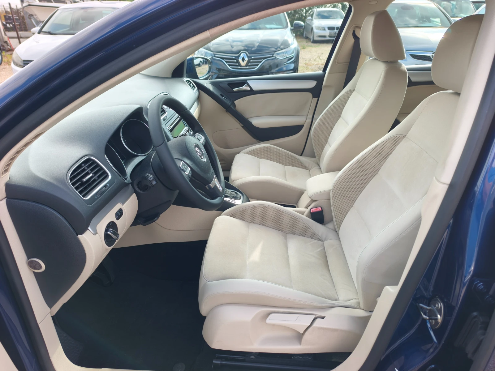 VW Golf КАТО НОВА, снимка 11 - Автомобили и джипове - 56658254