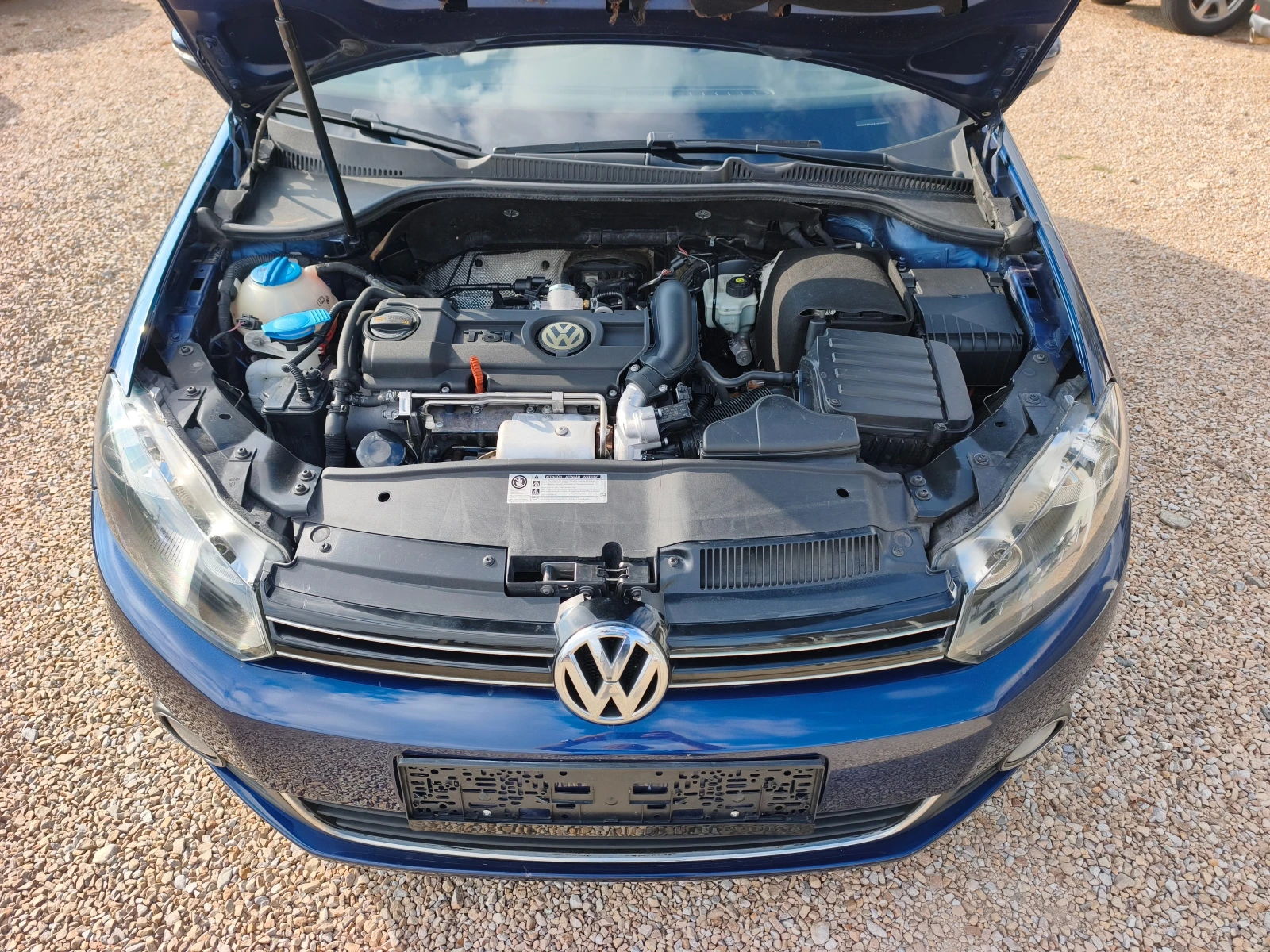 VW Golf КАТО НОВА, снимка 17 - Автомобили и джипове - 56658254