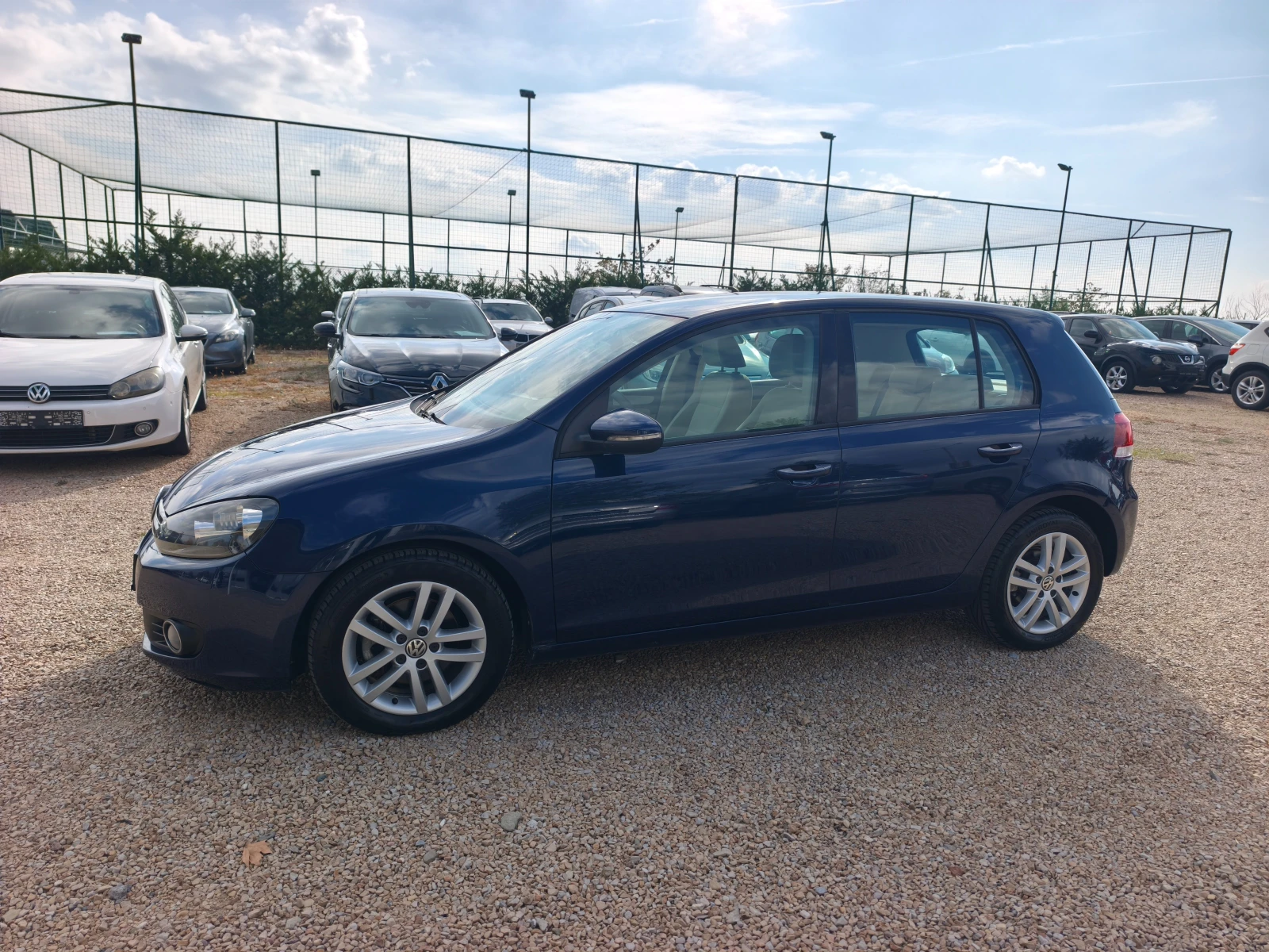 VW Golf КАТО НОВА, снимка 10 - Автомобили и джипове - 56658254