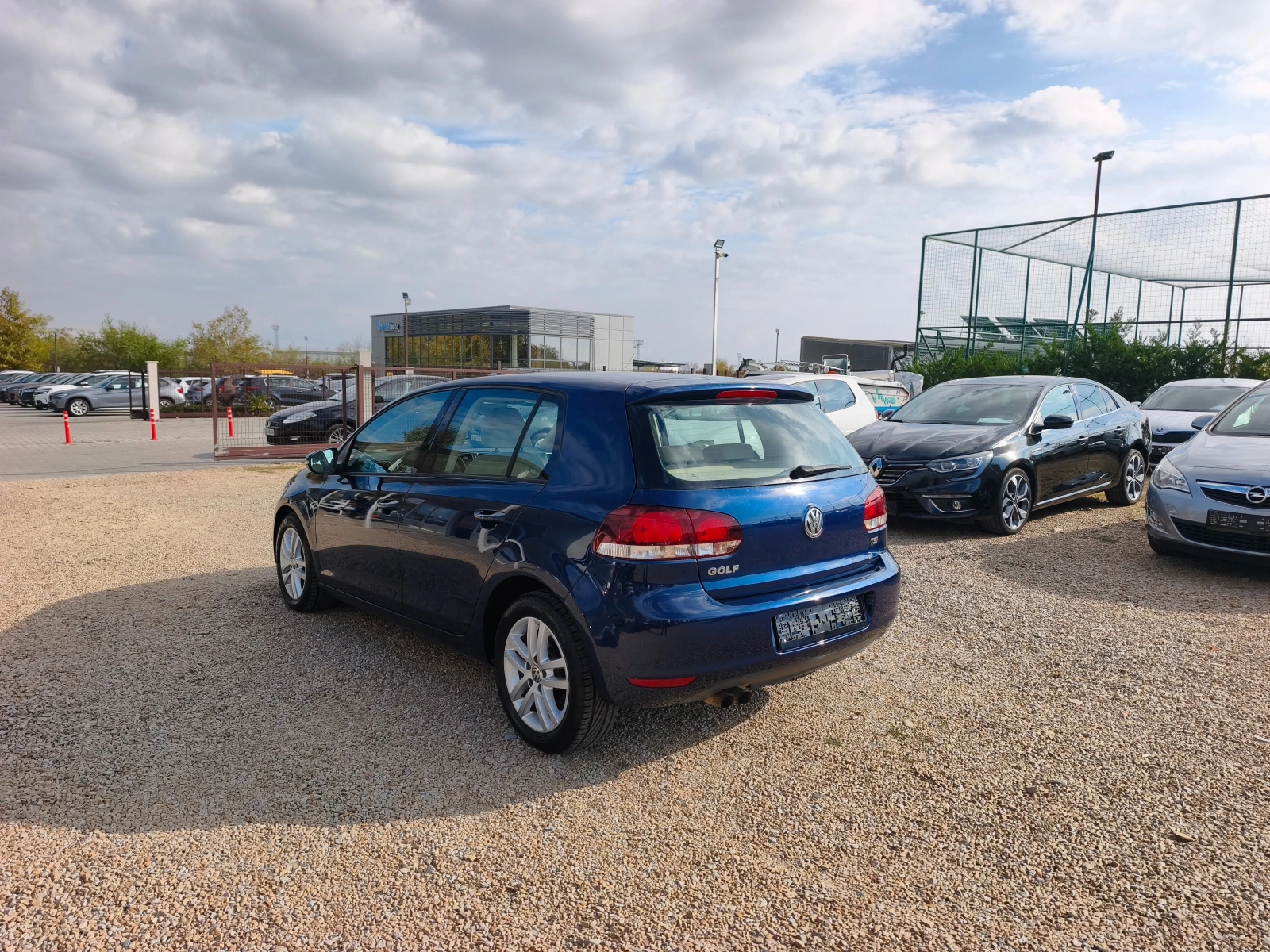 VW Golf КАТО НОВА, снимка 8 - Автомобили и джипове - 56658254