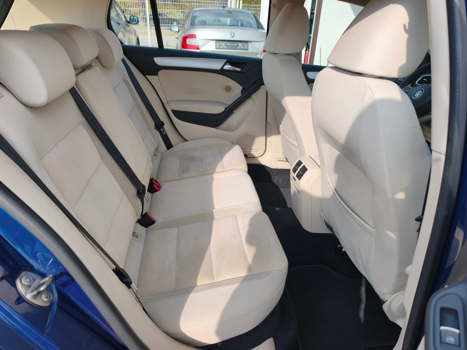 VW Golf КАТО НОВА, снимка 15 - Автомобили и джипове - 56658254