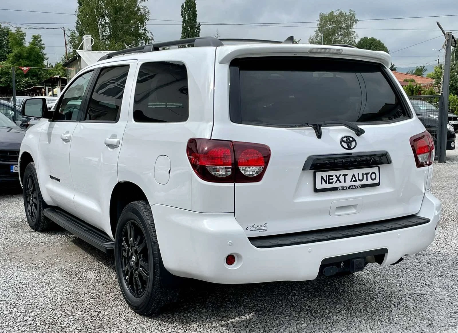 Toyota Sequoia 5.7i V8  17800km - изображение 7