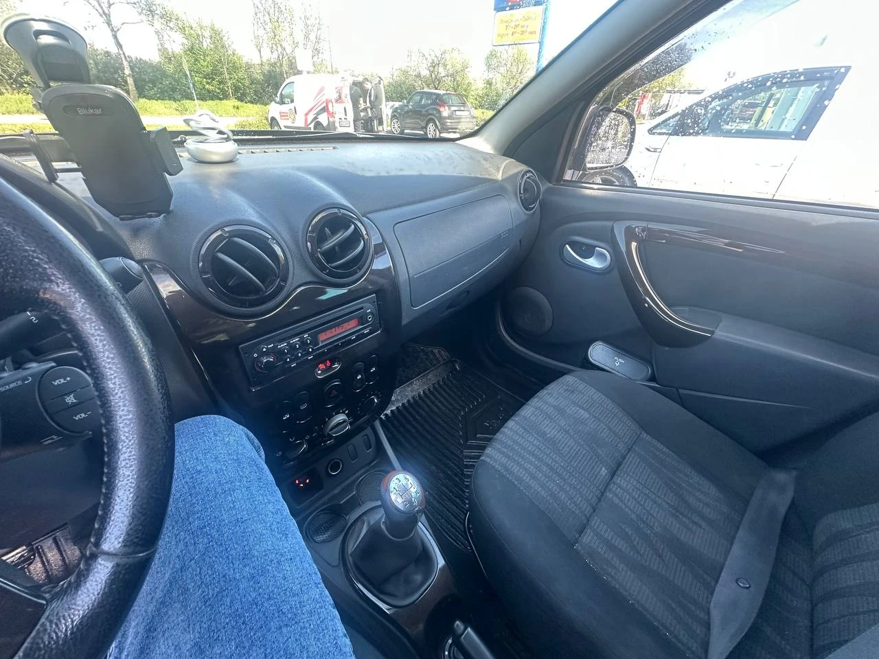 Dacia Duster, снимка 12 - Автомобили и джипове - 54311569