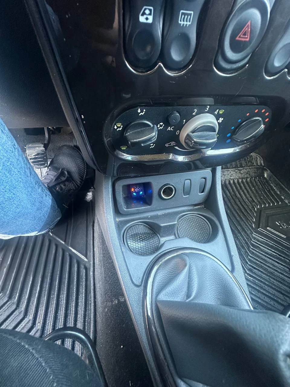 Dacia Duster, снимка 11 - Автомобили и джипове - 54311569