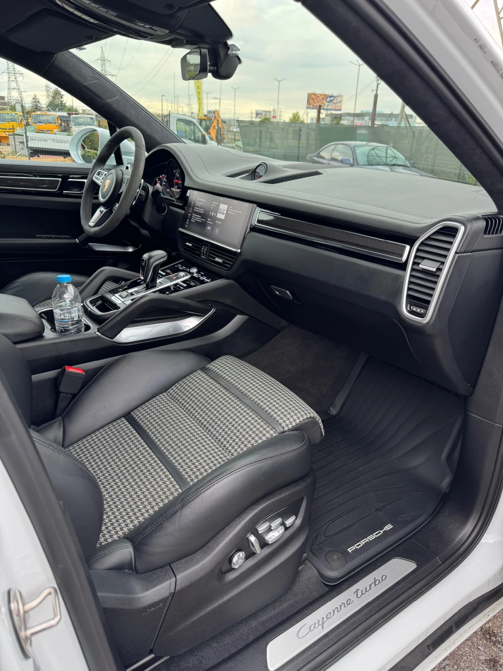 Porsche Cayenne TURBO* BURMESTER* 360* CARBON* NIGHT VISSION* FULL, снимка 12 - Автомобили и джипове - 56277379