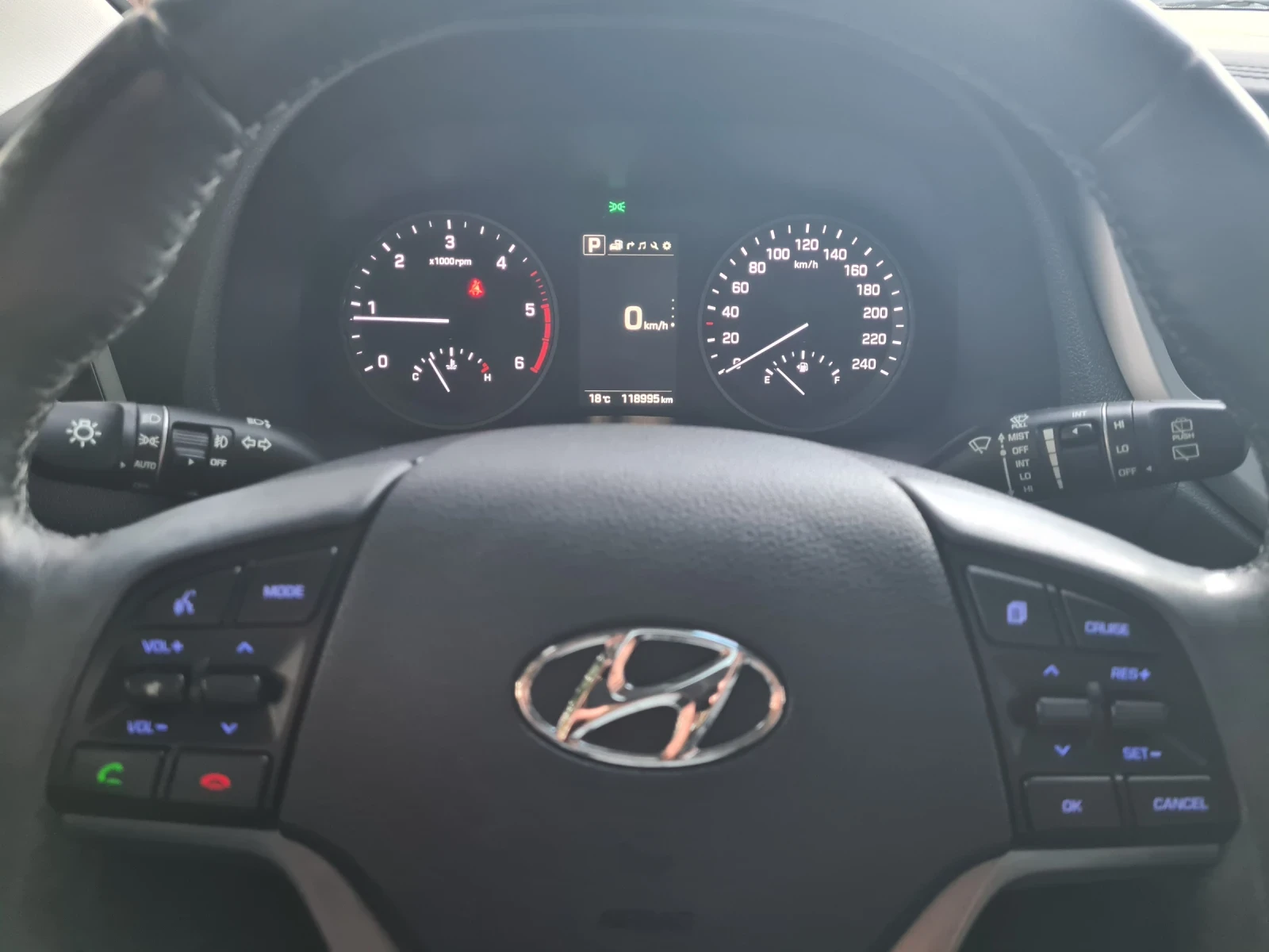 Hyundai Tucson 2.0 CRDI 4X4 , снимка 14 - Автомобили и джипове - 56350815