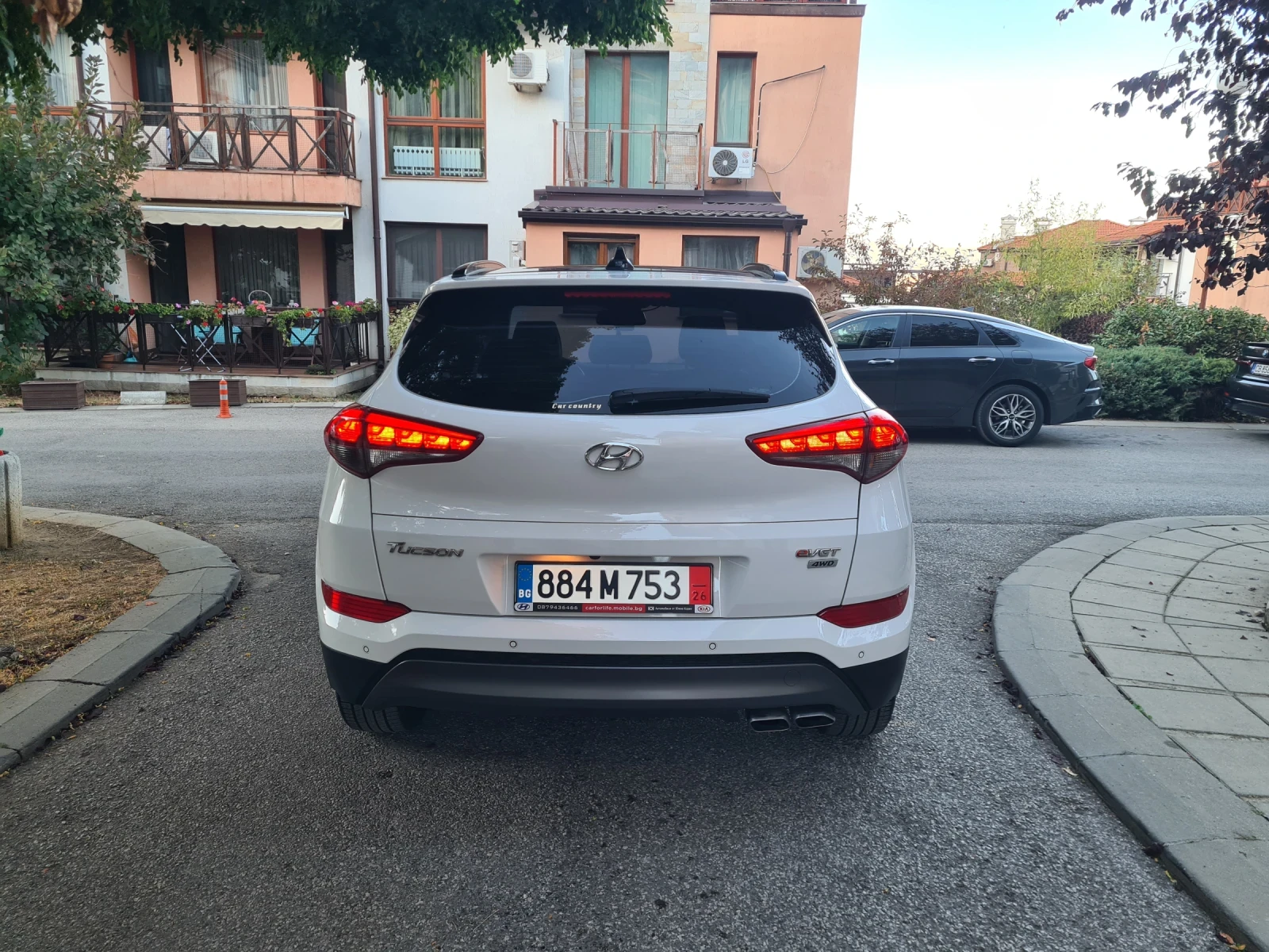 Hyundai Tucson 2.0 CRDI 4X4 , снимка 4 - Автомобили и джипове - 56350815