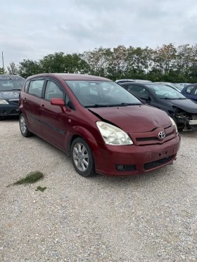 Toyota Corolla verso 2.2 D4D, снимка 1