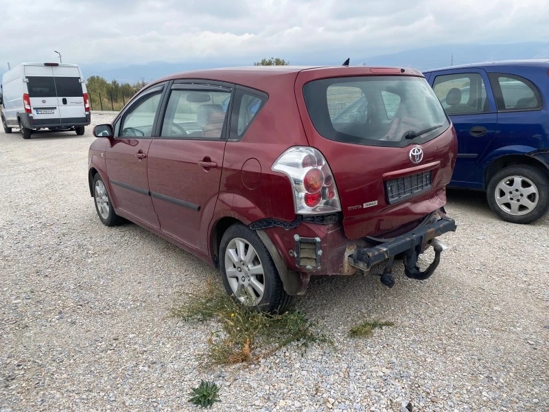 Toyota Corolla verso 2.2 D4D, снимка 4 - Автомобили и джипове - 42628603