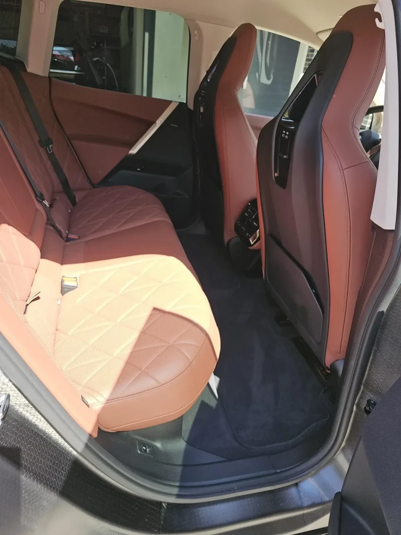 BMW iX xDrive 40, зимни и летни колела гаранционен, снимка 11 - Автомобили и джипове - 51312655