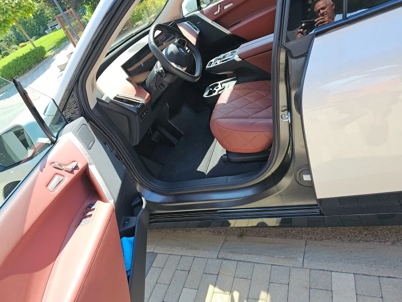BMW iX xDrive 40, зимни и летни колела гаранционен, снимка 12 - Автомобили и джипове - 51312655