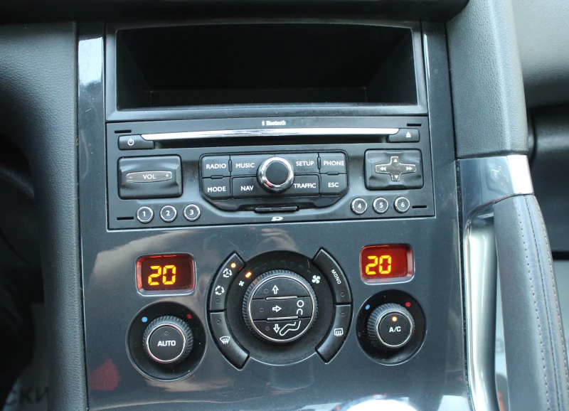 Peugeot 3008 1.6HDI, снимка 12 - Автомобили и джипове - 51812598