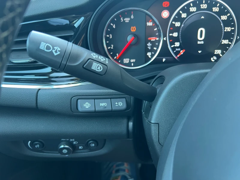 Opel Insignia 2.0 170 лед дигитал автомат, снимка 12 - Автомобили и джипове - 52362118