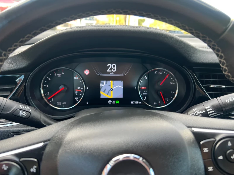 Opel Insignia 2.0 170 лед дигитал автомат, снимка 11 - Автомобили и джипове - 52362118
