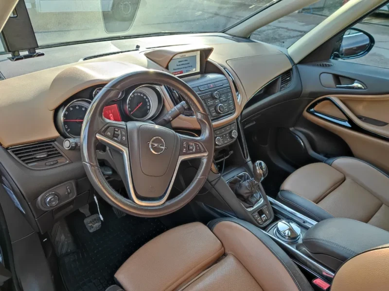 Opel Zafira C, снимка 8 - Автомобили и джипове - 52847381