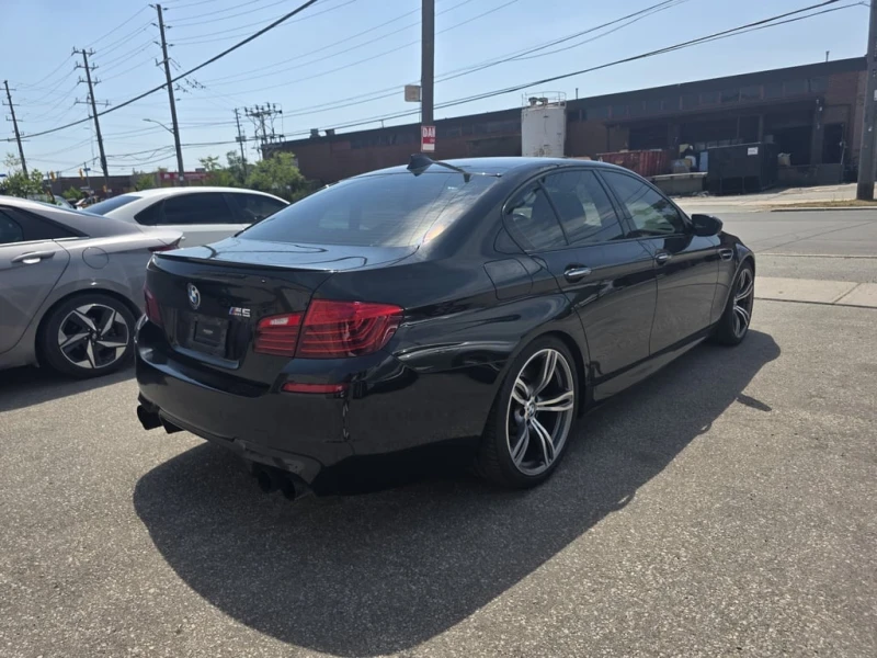 BMW M5  * CARFAX * ДИСТРОНИК * ВТОРИ КОМПЛЕКТ ДЖАНТИ, снимка 11 - Автомобили и джипове - 53383486