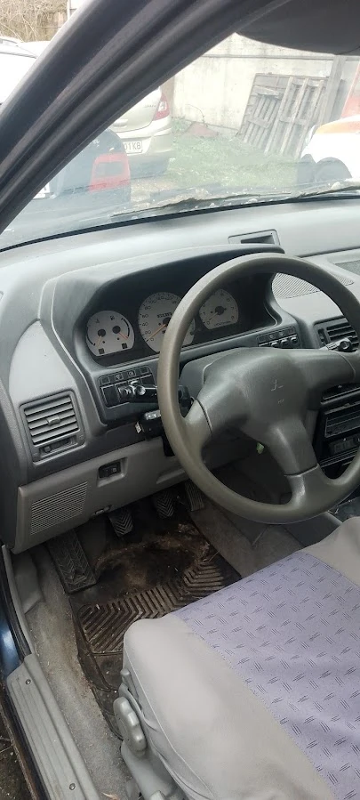 Mitsubishi Space runner GLX - изображение 9