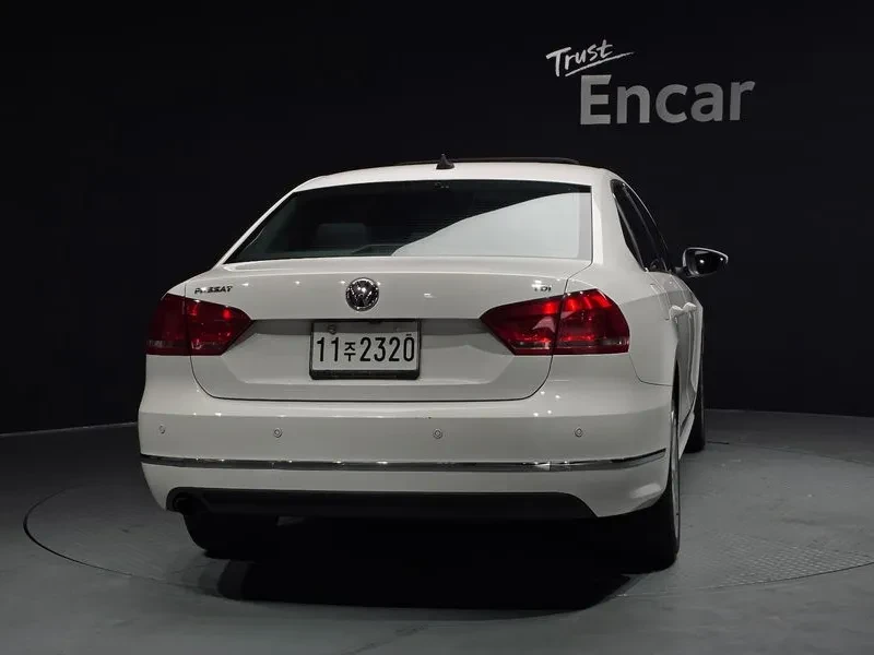 VW Passat 2.0 TDI, снимка 4 - Автомобили и джипове - 54298619