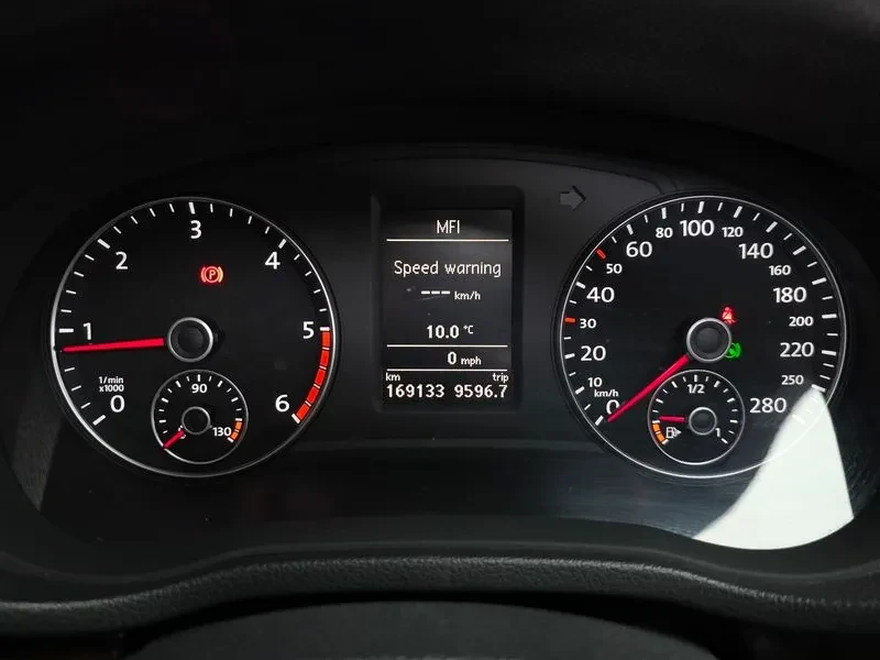 VW Passat 2.0 TDI, снимка 8 - Автомобили и джипове - 54298619